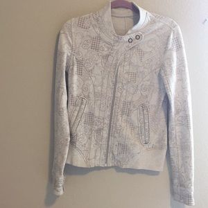 Lululemon asymmetrical sweatshirt size medium